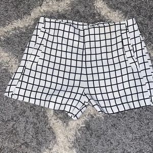 Sophia Rue Contrast black and white shorts